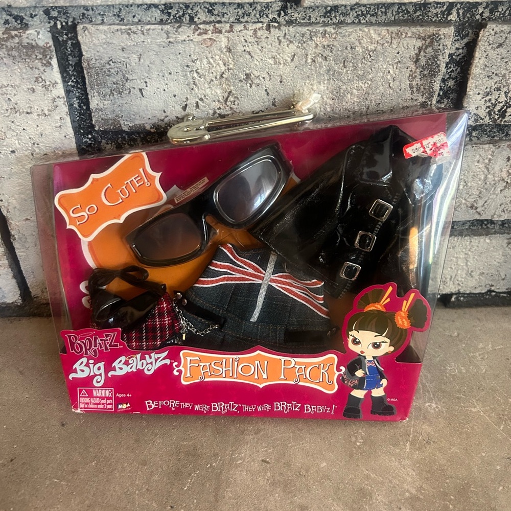 Bratz Big Babyz Fashion Pack - Black Outfit & Accessories